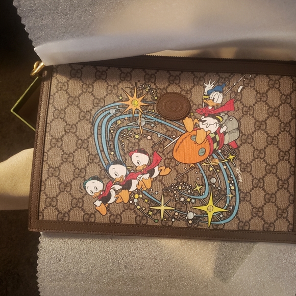 Limited Edition Gucci Supreme Monogram Canvas Disney Pouch - Picture 8 of 8
